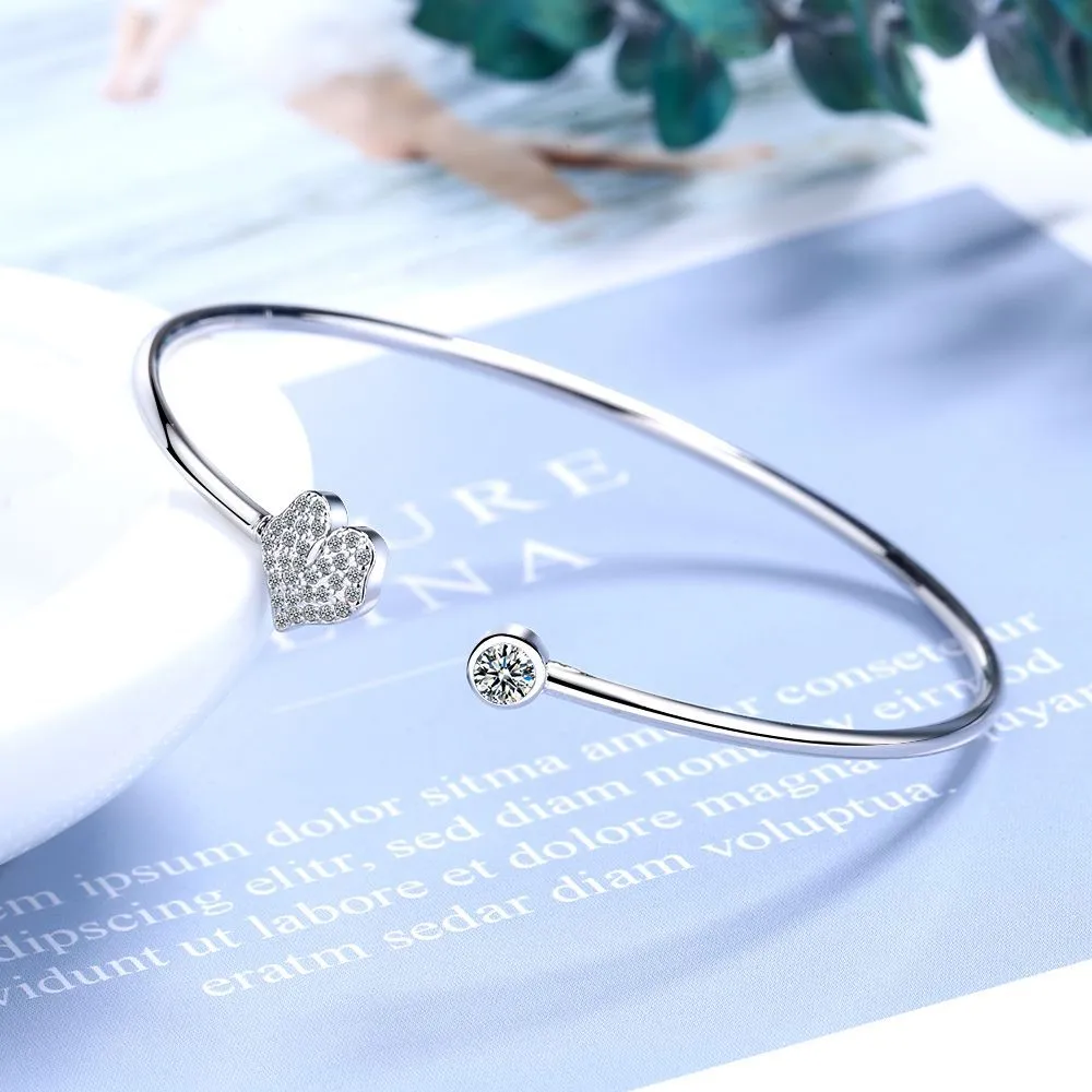 Cute And Simple Butterfly Bracelet With Zirconium Diamonds