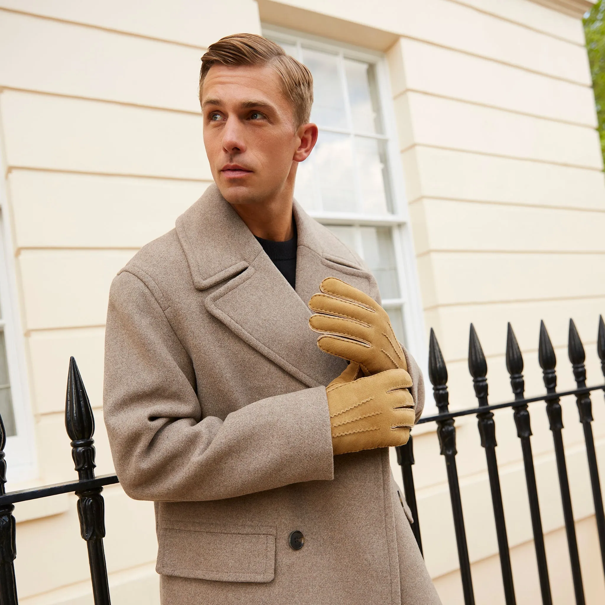 Men’s Handsewn Three-Point Lambskin Gloves