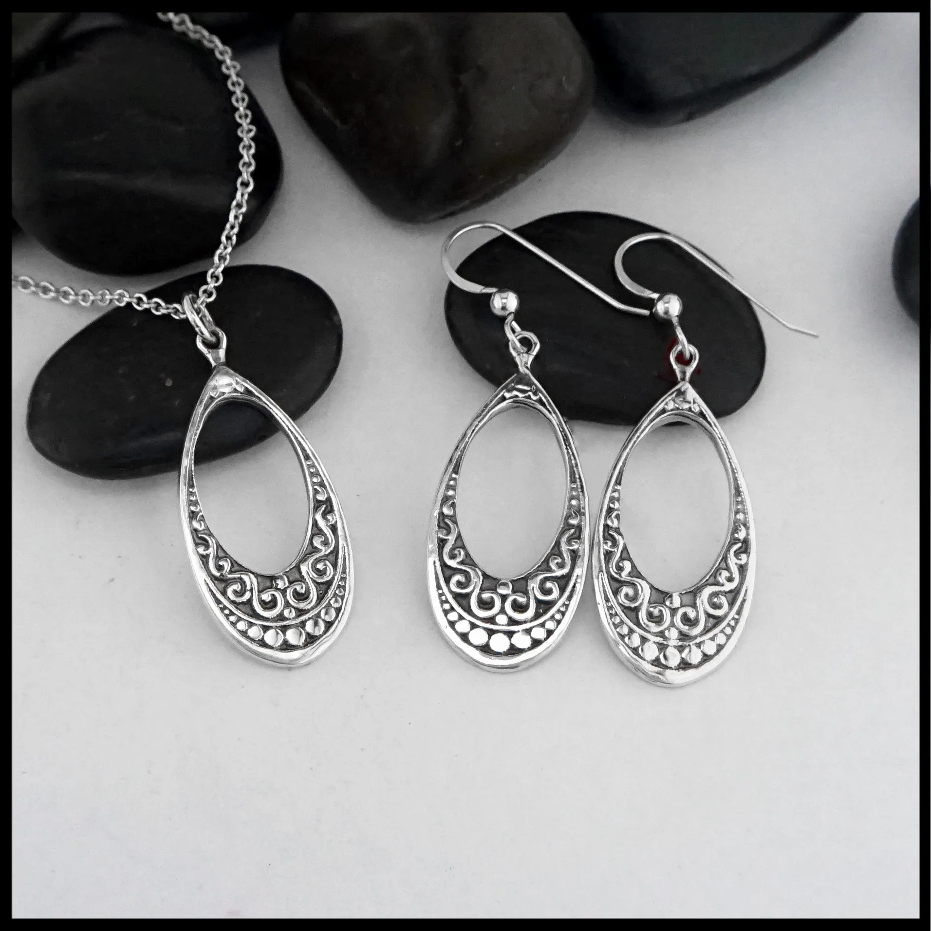 Moiraine's Ornate Teardrop Pendant and Earring Set