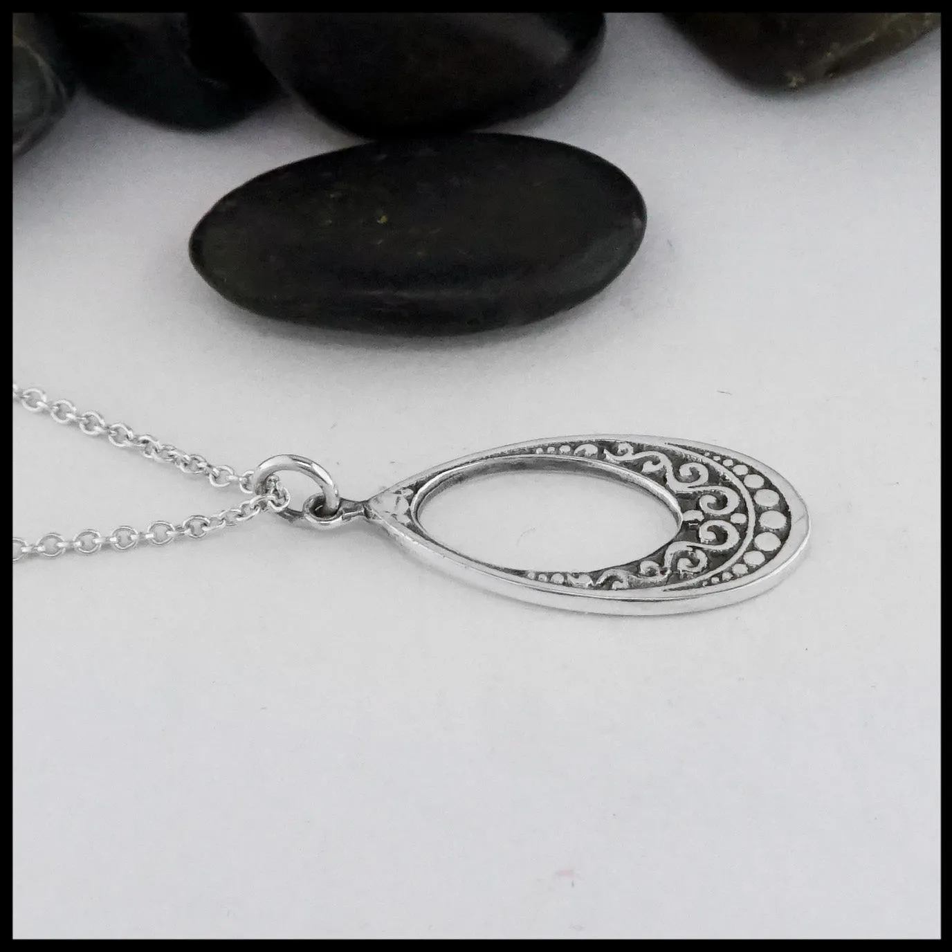 Moiraine's Ornate Teardrop Pendant and Earring Set