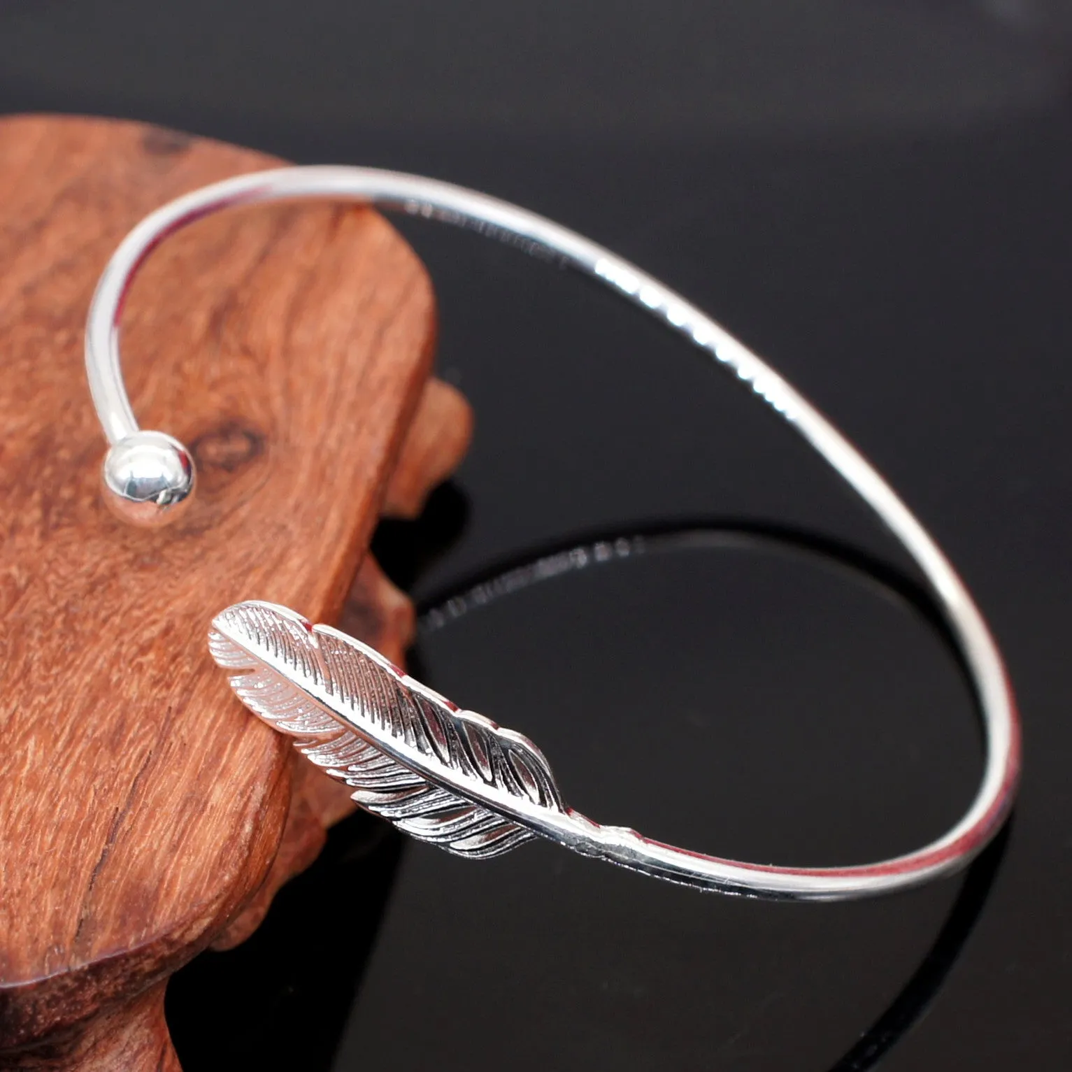 Simple temperament brush ball bracelet